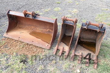 Caterpillar mini excavator/ backhoe buckets x3
