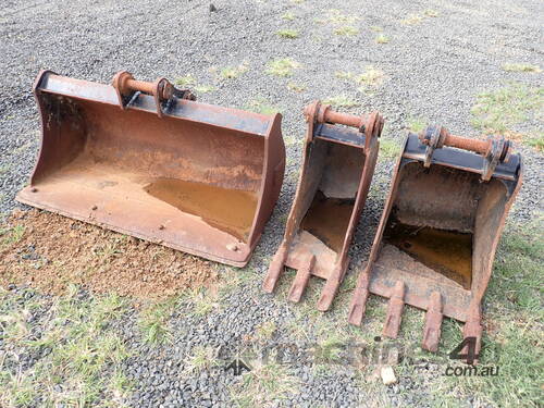 Caterpillar mini excavator/ backhoe buckets x3