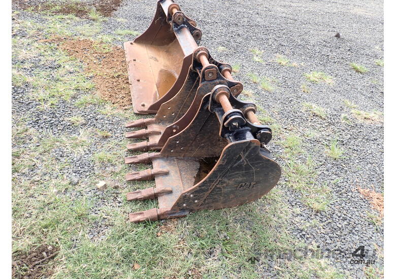 Caterpillar mini excavator/ backhoe buckets x3