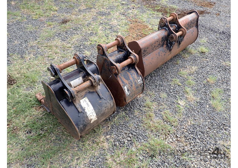 Caterpillar mini excavator/ backhoe buckets x3