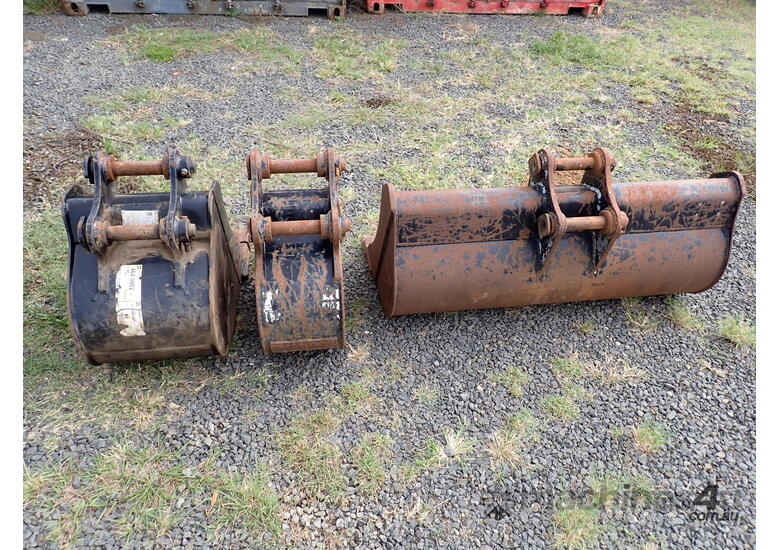 Caterpillar mini excavator/ backhoe buckets x3
