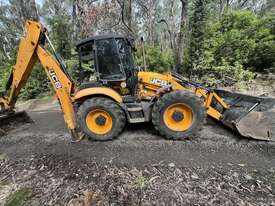 2015 JCB 5CX BACKHOE U4800 - picture0' - Click to enlarge