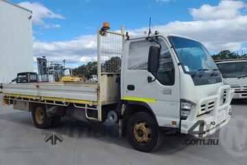 Isuzu   NPR300 Isuzu   NPR300