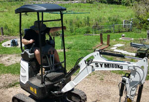 Mini Excavator Retractable tracks Kubota D902 Diesel