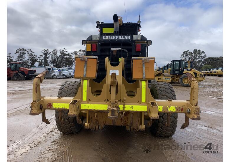 caption 2019 Caterpillar 140M VHP Plus Articulated Grader