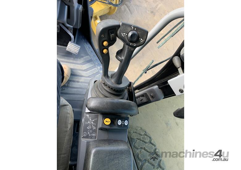 caption 2019 Caterpillar 140M VHP Plus Articulated Grader