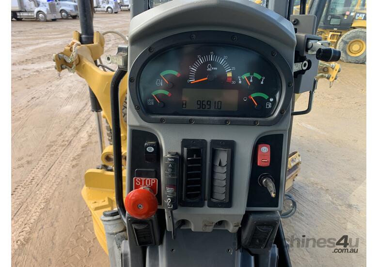 caption 2019 Caterpillar 140M VHP Plus Articulated Grader