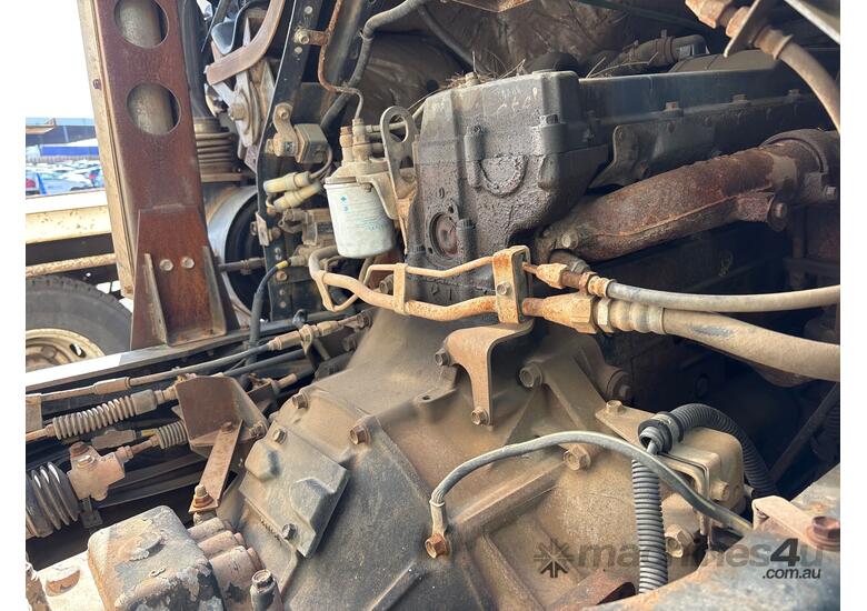 caption 1998 Isuzu FTR800 Pantech
