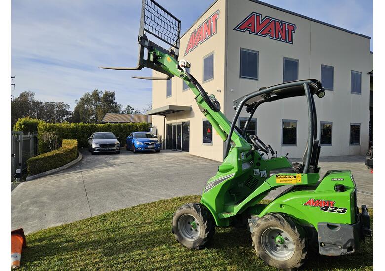 2022 Used Avant 423 Loader