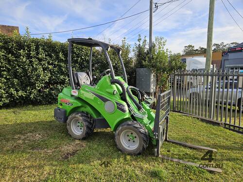 2022 Used Avant 423 Loader