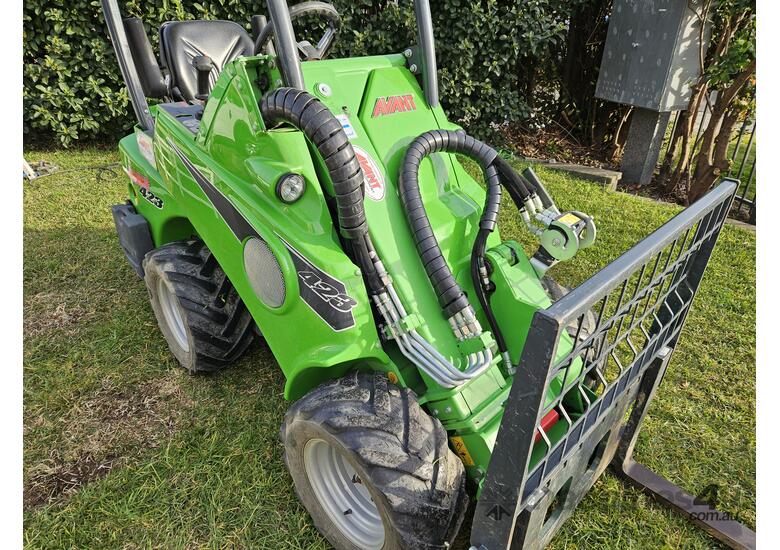 2022 Used Avant 423 Loader