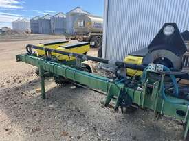 JOHN DEERE 1700 MAXEMERGE PLANTER - picture2' - Click to enlarge