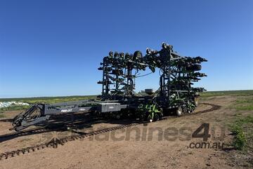 BOSS 18M PARALIFT PLANTER & 17000L CART