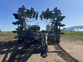 BOSS 18M PARALIFT PLANTER & 17000L CART - picture0' - Click to enlarge
