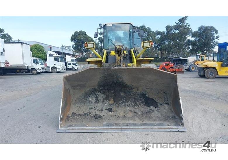 caption Komatsu WA380-5