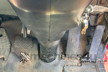 2007 Isuzu FVR900 Flatbed Crane Truck 2007 Isuzu FVR900 Flatbed Crane Truck