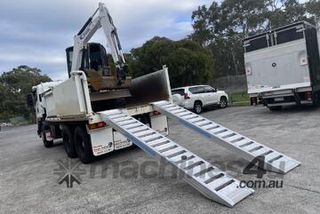 3.9m - 8 Tonne Heavy Duty Rubber Track, Rubber Tyre Machinery Loading Ramps