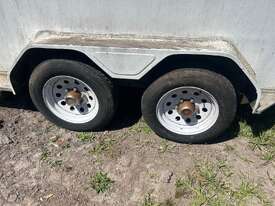 2008 Wuxi Rainbow Special Vehicle CO. Tandem Axle Enclosed Trailer - picture0' - Click to enlarge