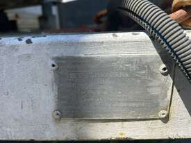 2008 Wuxi Rainbow Special Vehicle CO. Tandem Axle Enclosed Trailer - picture2' - Click to enlarge