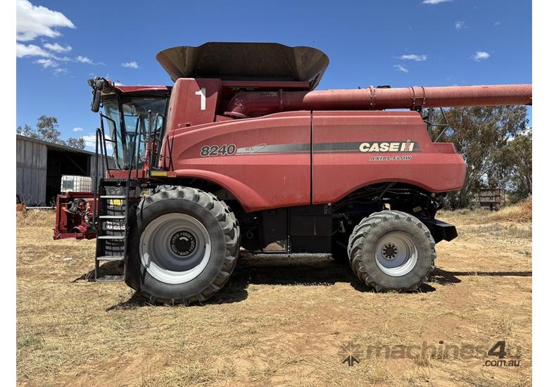2015 CASE IH 8240 WITH MACDON FRONT