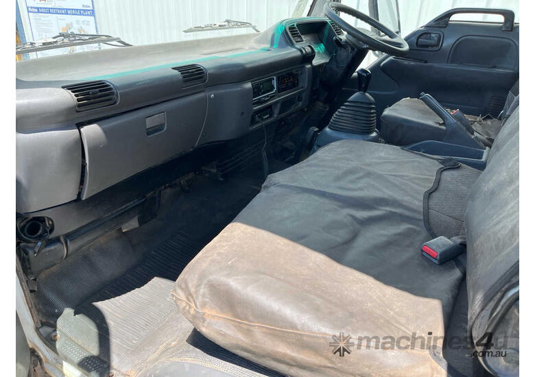 2004 Isuzu NPR 400 Medium Service Body / Crane Truck