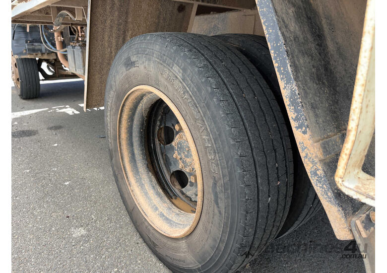 2004 Isuzu NPR 400 Medium Service Body / Crane Truck