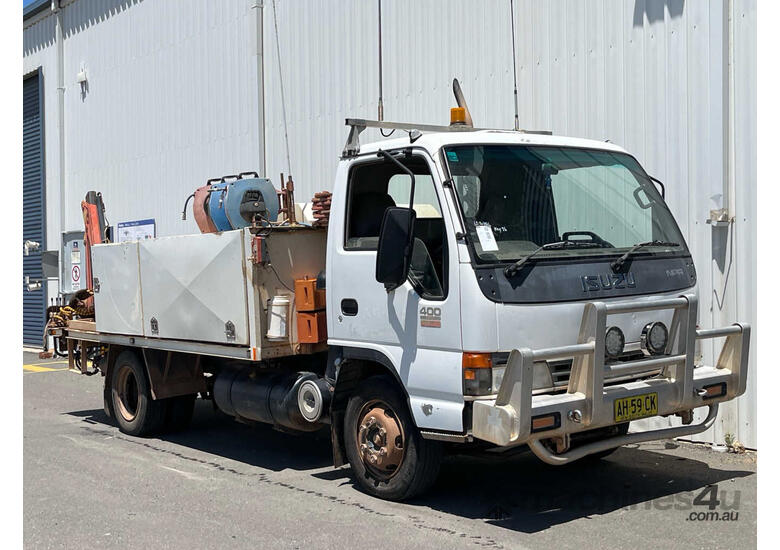 2004 Isuzu NPR 400 Medium Service Body / Crane Truck