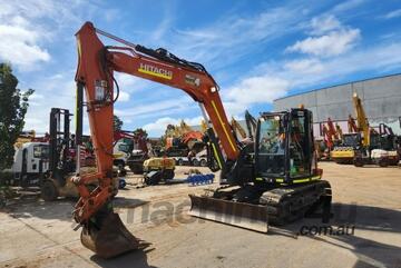 2022 HITACHI ZX85USB-5 8.5T EXCAVATOR (M828) WITH HITCH, BUCKETS, CIVIL SPEC AND 1360 HOURS