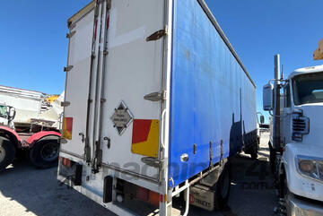 2009 Nissan UD PKC37A Curtainsider