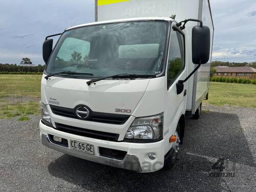 2015 Hino 300 616 Pantech Truck