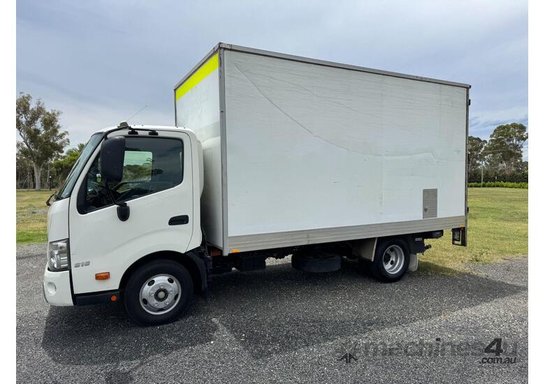 2015 Hino 300 616 Pantech Truck