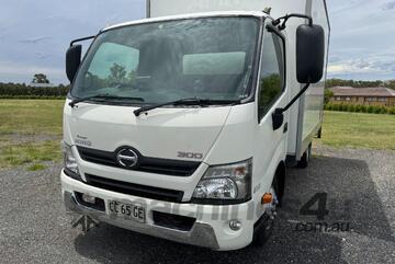 2015 Hino 300 616 Pantech Truck