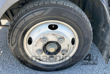 2015 Isuzu NLR 200 Short Service Body