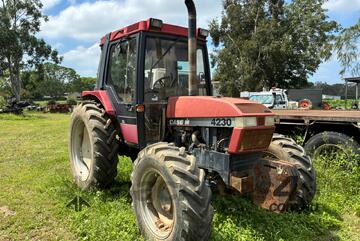 Case   4230 TRACTOR