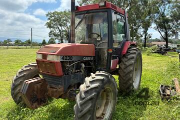 Case   4230 TRACTOR