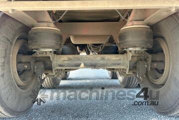 2002 Maxitrans ST3 Tri Axle Refrigerated Pantech Trailer