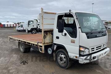 Isuzu   NPR250