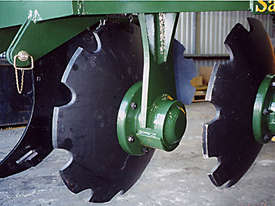 703 Rigid 4-disk Bedding Plow With Ripper - picture2' - Click to enlarge
