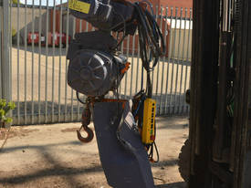 1.5 Tonne powered travel chain hoist winch lift cr - picture0' - Click to enlarge