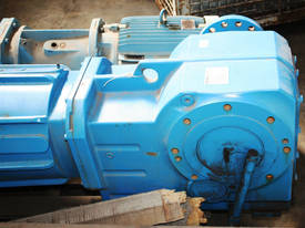 WEG motor 37KW Flender 19.84:1  4839Nm  gearbox  - picture1' - Click to enlarge