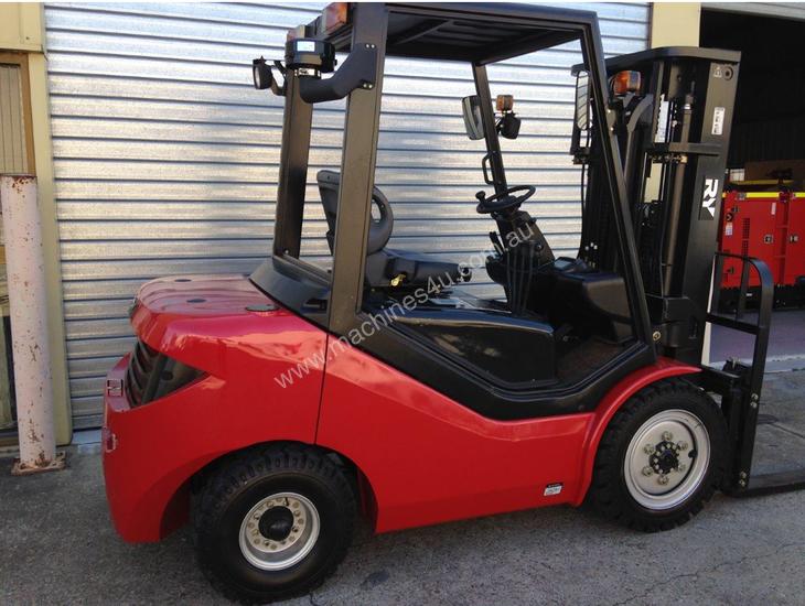 caption Royal 3 Tonne Container Forklift