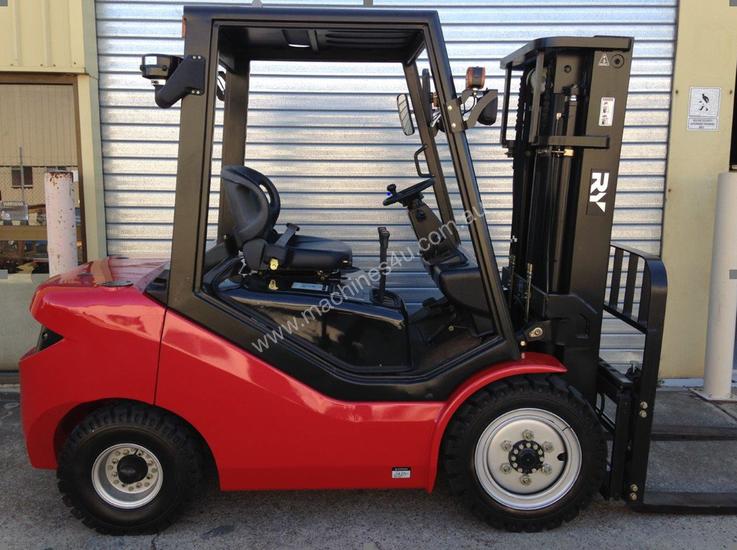caption Royal 3 Tonne Container Forklift
