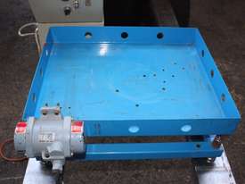Vibrator Shaker  TABLE URAS KEE-O.5-2B  - picture0' - Click to enlarge