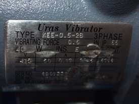 Vibrator Shaker  TABLE URAS KEE-O.5-2B  - picture1' - Click to enlarge