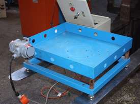 Vibrator Shaker  TABLE URAS KEE-O.5-2B  - picture2' - Click to enlarge