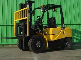 Diesel Forklift 3 Tonne AGD30T - picture1' - Click to enlarge