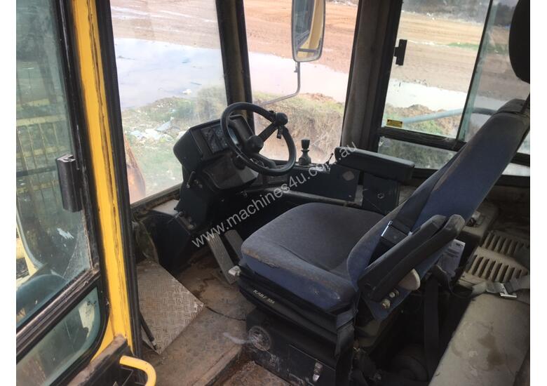 caption 2001 Bomag 671 Landfill Compactor
