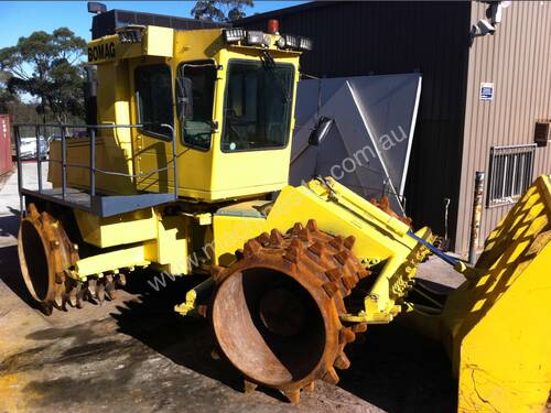 caption 2001 Bomag 671 Landfill Compactor