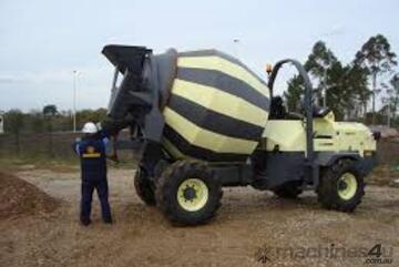 Uromac     Concrete Mixer 4WD