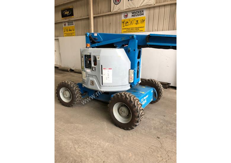 caption GENIE Z34/22 KNUCKE BOOM